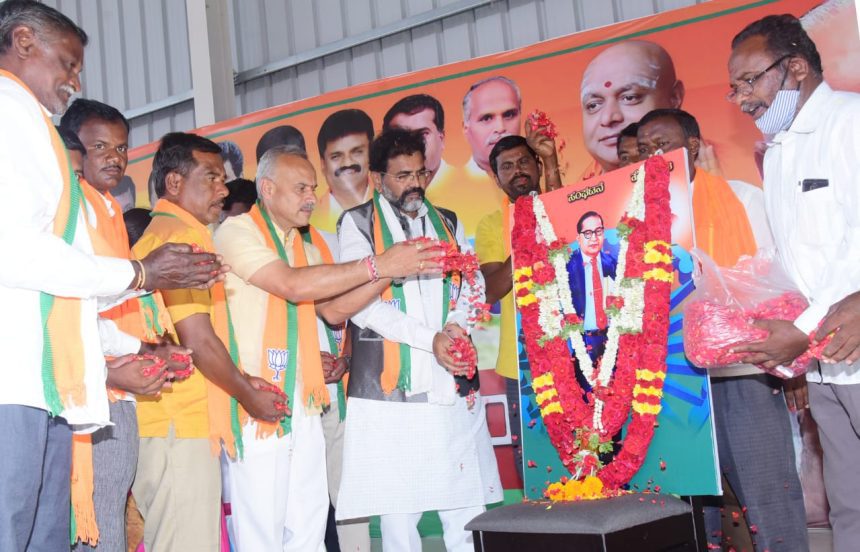 ಶಾಸಕ ಸುರೇಶ್ ಗೌಡರನ್ನು ಗೆಲ್ಲಿಸುವುದಾಗಿ ಛಲವಾದಿ ಸಮುದಾಯ ಮಾತು ಕೊಟ್ಟಿದೆ