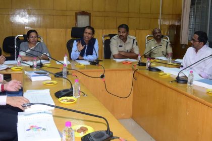 ಜಿಲ್ಲೆಗೆ ಆಗಮಿಸಿರುವ ವೆಚ್ಚ ವೀಕ್ಷಕರುಗಳೊಂದಿಗೆ ಜಿಲ್ಲಾಧಿಕಾರಿ ಹಾಗೂ ಜಿಲ್ಲಾ ಚುನಾವಣಾಧಿಕಾರಿಗಳಾದ ಸಭೆ