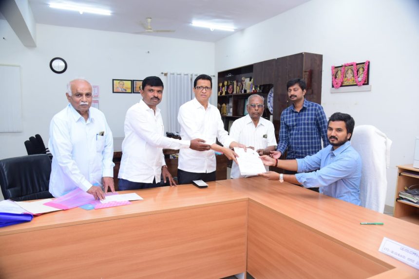 ತುಮಕೂರು ನಗರ ವಿಧಾನಸಭಾ ಕ್ಷೇತ್ರದ ಬಿಜೆಪಿ  ಅಭ್ಯರ್ಥಿಯಾದ ಜಿ.ಬಿ.ಜ್ಯೋತಿಗಣೇಶ್ ನಾಮಪತ್ರ ಸಲ್ಲಿಕೆ