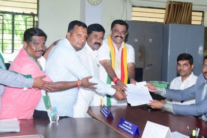 ತುಮಕೂರು ಗ್ರಾಮಾಂತರ ಕ್ಷೇತ್ರದ ಜೆಡಿಎಸ್ ಅಭ್ಯರ್ಥಿ ಡಿ.ಸಿ. ಗೌರಿಶಂಕರ್ ಅವರು ನಾಮಪತ್ರ ಸಲ್ಲಿಸಿದರು.