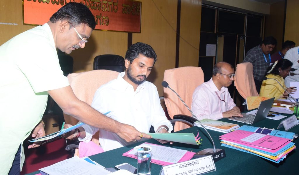 ತುಮಕೂರು ನಗರ ವಿಧಾನಸಭಾ ಕ್ಷೇತ್ರಕ್ಕೆ ಸಂಬAಧಿಸಿದ ನಾಮಪತ್ರಗಳ ಪರಿಶೀಲನೆ