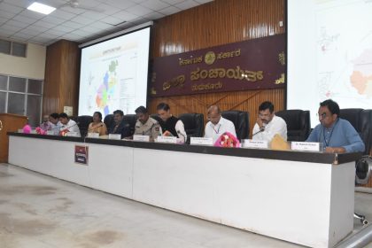 Tumkur ವೀಕ್ಷಕರು ಮತ್ತು ಪೊಲೀಸ್ ವೀಕ್ಷಕರುಗಳೊಂದಿಗೆ ಜಿಲ್ಲಾಡಳಿತ ಸಭೆ