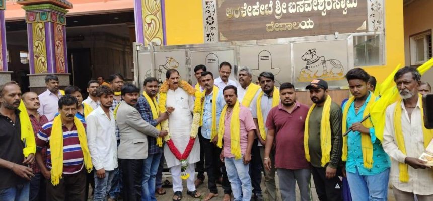 ಪಕ್ಷೇತರ ಅಭ್ಯರ್ಥಿ ಸೊಗಡು ಶಿವಣ್ಣ ಮಿಂಚಿನ ಮತಯಾಚನೆ