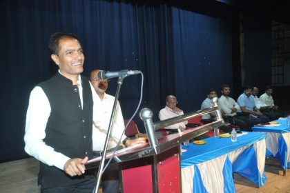 ನಿಗಧಿತ ಸಮಯದೊಳಗೆ ಸೂಚಿಸಿದ ಮತಗಟ್ಟೆಗಳಲ್ಲಿ ಹಾಜರಿ