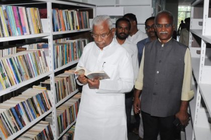 ಸಂಸದರಿಂದ ಜಿಲ್ಲಾ ಗ್ರಂಥಾಲಯಕ್ಕೆ ಅನಿರೀಕ್ಷಿತ ಭೇಟಿ ತುಮಕೂರು