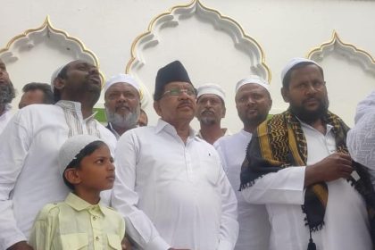 ಬಕ್ರೀದ್ ಹಬ್ಬದ ಸಾಮೂಹಿಕ ಪ್ರಾರ್ಥನೆಯಲ್ಲಿ ಪಾಲ್ಗೊಂಡು ಗೃಹಮಂತ್ರಿ ಡಾ.ಜಿ ಪರಮೇಶ್ವರ್