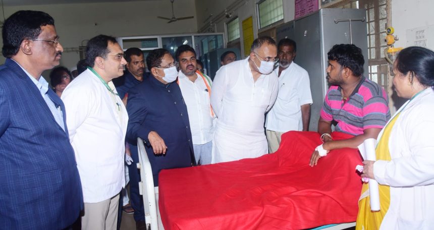 ಆರೋಗ್ಯ ಮತ್ತು ಕುಟುಂಬ ಕಲ್ಯಾಣ ಇಲಾಖೆ ಸಚಿವರಾದ ದಿನೇಶ್ ಗುಂಡೂರಾವ್ Tumkur ಜಿಲ್ಲಾ ಆಸ್ಪತ್ರೆಗೆ ಭೇಟಿ