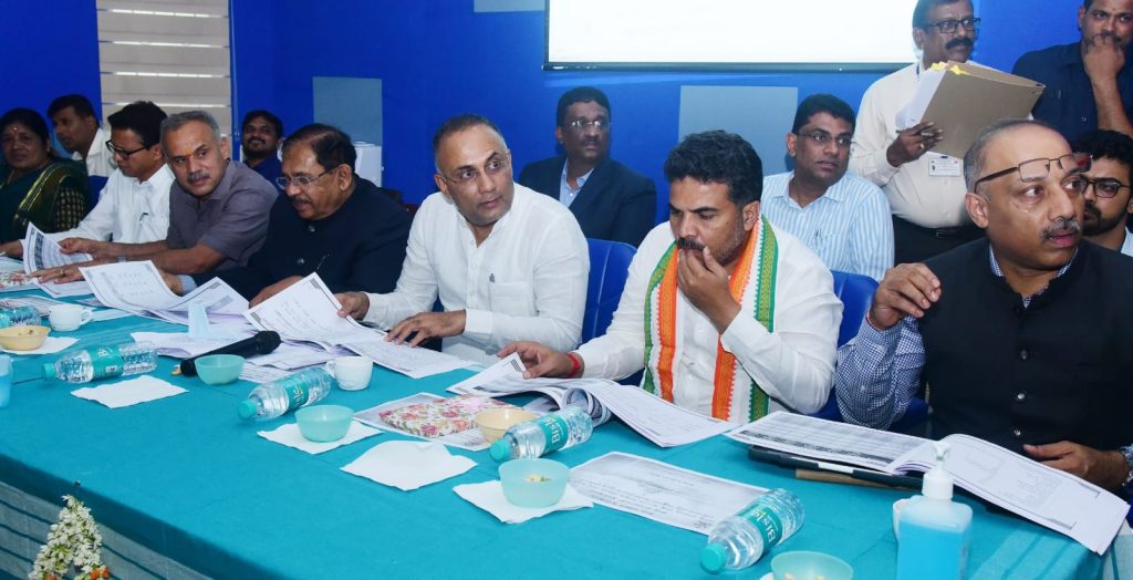 ಆರೋಗ್ಯ ಮತ್ತು ಕುಟುಂಬ ಕಲ್ಯಾಣ ಇಲಾಖೆ ಸಚಿವರಾದ ದಿನೇಶ್ ಗುಂಡೂರಾವ್ Tumkur ಜಿಲ್ಲಾ ಆಸ್ಪತ್ರೆಗೆ ಭೇಟಿ