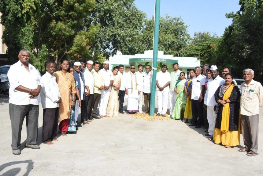 ತುಮಕೂರು: ಜಿಲ್ಲಾ ಜೆಡಿಎಸ್ ಕಚೇರಿಯಲ್ಲಿ ೭೭ನೇ ಸ್ವಾತಂತ್ರ ದಿನಾಚರಣೆ