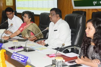 ಜಿಲ್ಲಾ ಉಸ್ತುವಾರಿ ಕಾರ್ಯದರ್ಶಿಗಳಿಂದ ವಿವಿಧ ಇಲಾಖಾ ಪ್ರಗತಿ ಪರಿಶೀಲನೆ