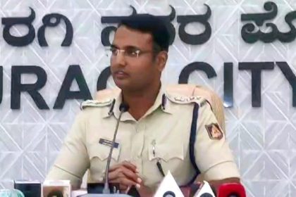 Fda ಪರೀಕ್ಷೆಯಲ್ಲಿ ಬ್ಲೂಟೂತ್ ಬಳಸಿ ಪರೀಕ್ಷೆ ಬರುಯುತ್ತಿದ್ದ ಅಭ್ಯರ್ಥಿ ಬಂಧನದ Kalburgi ನಗರ ಪೊಲೀಸ್ ಆಯುಕ್ತರಾದ ಆರ್ ಚೇತನ್ ಅವರಿಂದ ಮಾಹಿತಿ