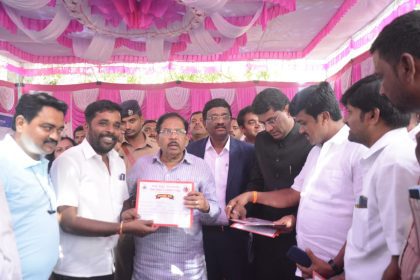 ಕನ್ನಡ ರಾಜ್ಯೋತ್ಸವದ ಅಂಗವಾಗಿ ತುಮಕೂರು ತಾಲ್ಲೂಕು ಪಂಚಾಯಿತಿ ಆವರಣದಲ್ಲಿ ರಕ್ತದಾನ ಶಿಬಿರ