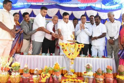 ಸರ್ಕಾರದ ಜೊತೆಗೆ ಸಂಘ ಸಂಸ್ಥೆಗಳು, ಶಕ್ತಿ ಇರುವವರು ವಿದ್ಯಾಭ್ಯಾಸಕ್ಕೆ ಒತ್ತು ನೀಡಿ