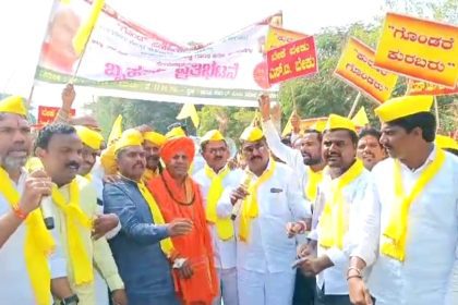 ಕುರುಬ ಸಮುದಾಯವನ್ನು St ಸೇರ್ಪಡೆಗೆ ಆಗ್ರಹಿಸಿ ಸ್ವಾಮೀಜಿಗಳ ನೇತೃತ್ವದಲ್ಲಿ ಕೇಂದ್ರ ಸರ್ಕಾರದ ವಿರುದ್ಧ ಆಕ್ರೋಶ ಪ್ರತಿಭಟನೆ