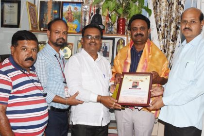 Kalburgi ರಾಜಕುಮಾರ್ ಉದನೂರ್ ಅವರಿಗೆ ಸುವರ್ಣ ಕರ್ನಾಟಕ ಪ್ರಶಸ್ತಿ ಪ್ರಧಾನ