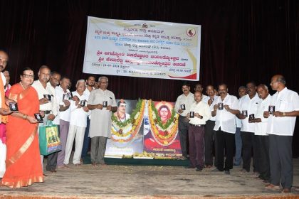 ಬಸವಣ್ಣನವರು ಸರ್ವರು ಸಮಾನರು ಎಂಬ ಸಂದೇಶ ನೀಡಿ ಸೌಹಾರ್ದ ಸಮಾಜ ನಿರ್ಮಾಣಕ್ಕೆ ನಾಂದಿಯಾದವರು. Tumkur