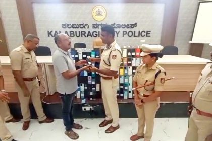 Kalburgi ಮೊಬೈಲ್‌ಗಳನ್ನು ಪತ್ತೆಮಾಡಿ ದೂರುದಾರರಿಗೆ ಹಿಂತಿರುಗಿಸಲಾಯಿತು.