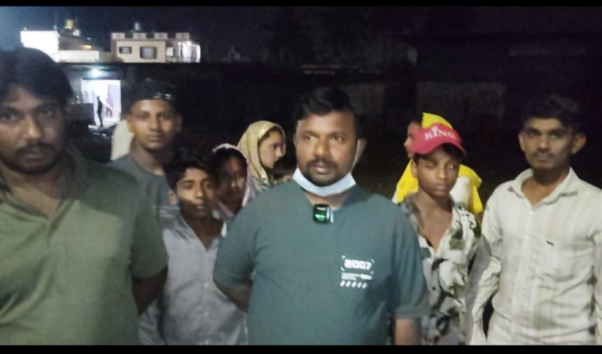 ತುಮಕೂರು ನಗರದ ಮಳ್ಳೂರು ದಿಣ್ಣೆ 29ನೇ ವಾರ್ಡ್ ನಲ್ಲಿ 14ನೇ ವಯಸ್ಸಿನ ಅಫ್ರೆನ್ ಎಂಬ ಬಾಲಕಿಯ ಮೇಲೆ ನಾಯಿಗಳ ಅಟ್ಟಹಾಸ.